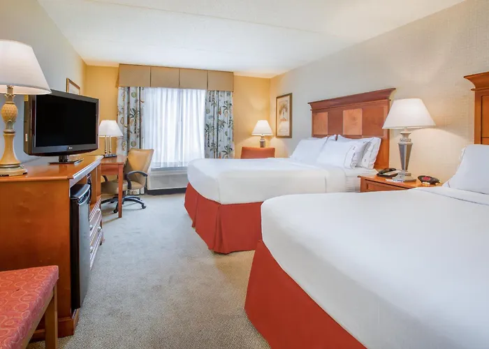 Holiday Inn Express & Suites Bloomington By Ihg