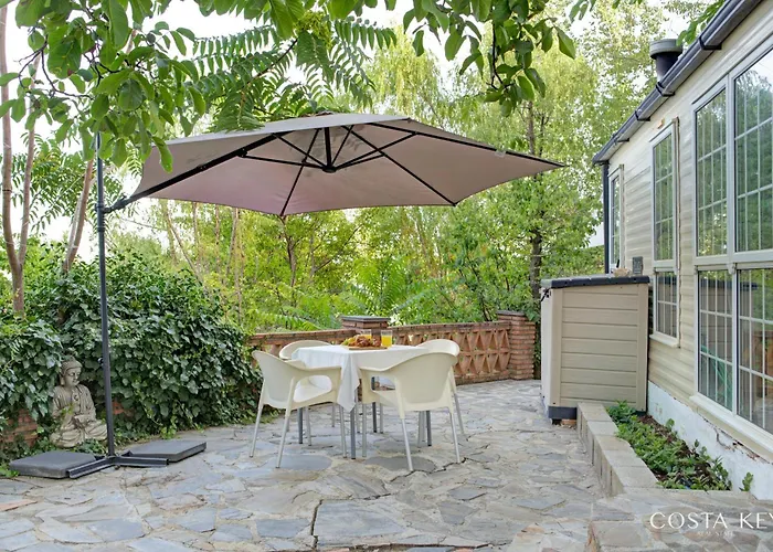 Mountain & Pool Retreat - Camping Pitres