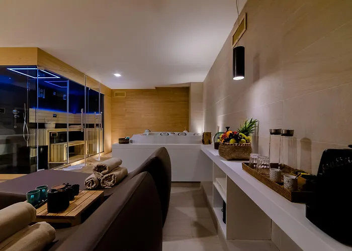 Cumeja Beach Club & Hotel