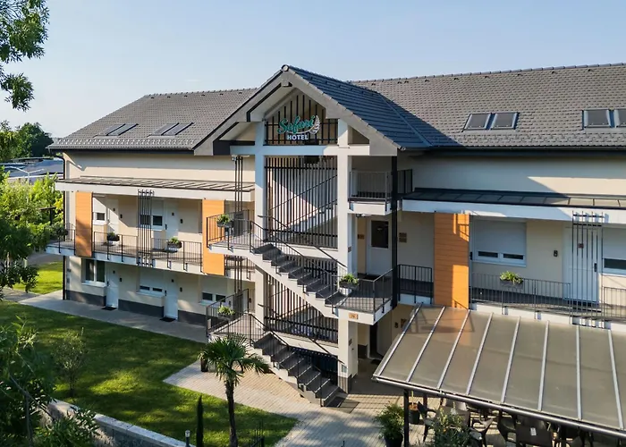 Safari Hotel