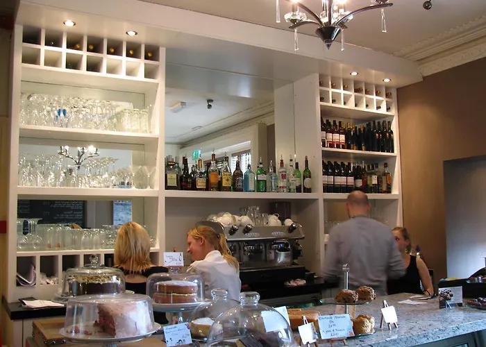 Airport Hotel: The Townhouse Hotel