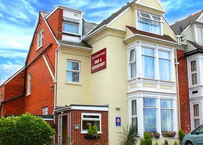 Harlequin Guest House With Parking