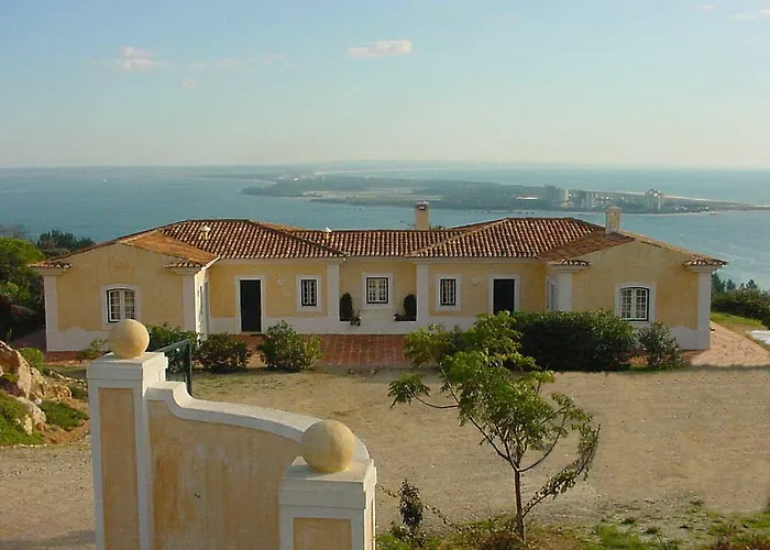 Alojamento com o café da manhã Apenas: Ha Mar Ao Luar