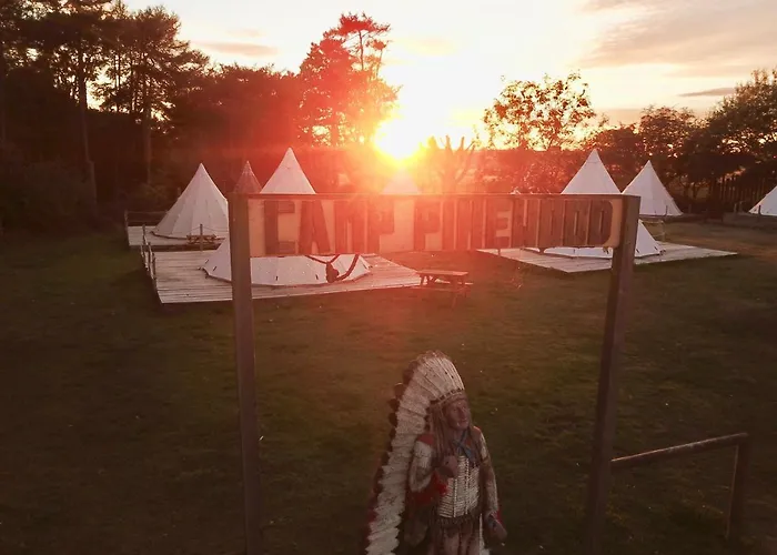 Pinewood Park - Tipis, Hot Tubs And Lodges Scarborough